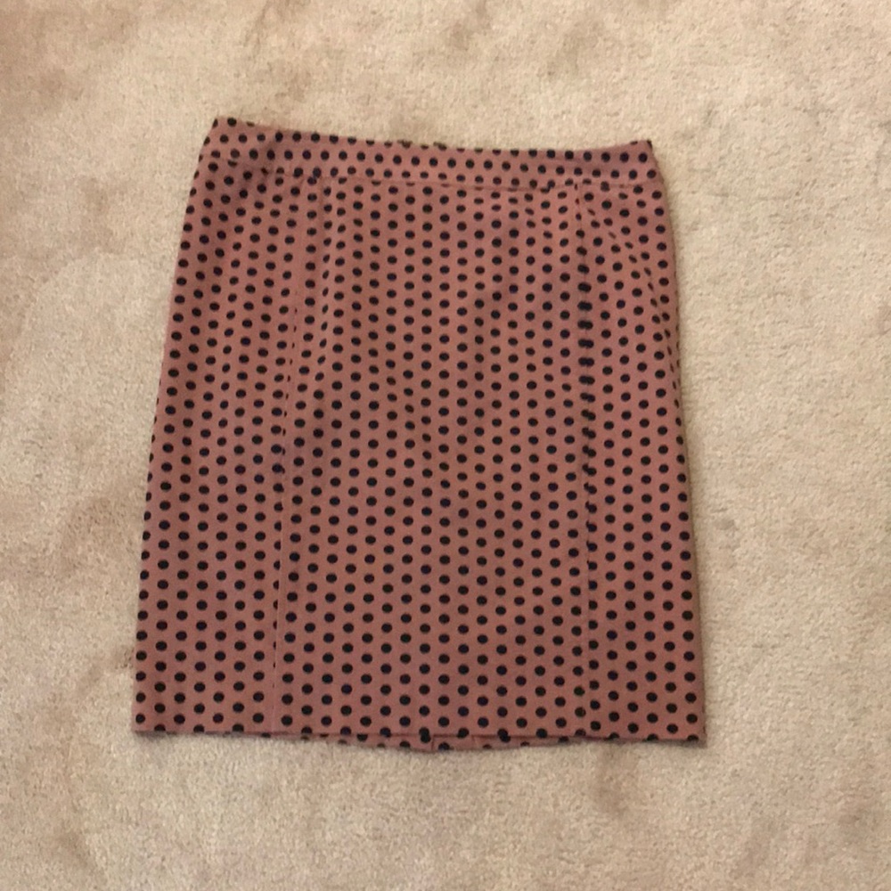 Cute skirt! Very comfy with stretch!